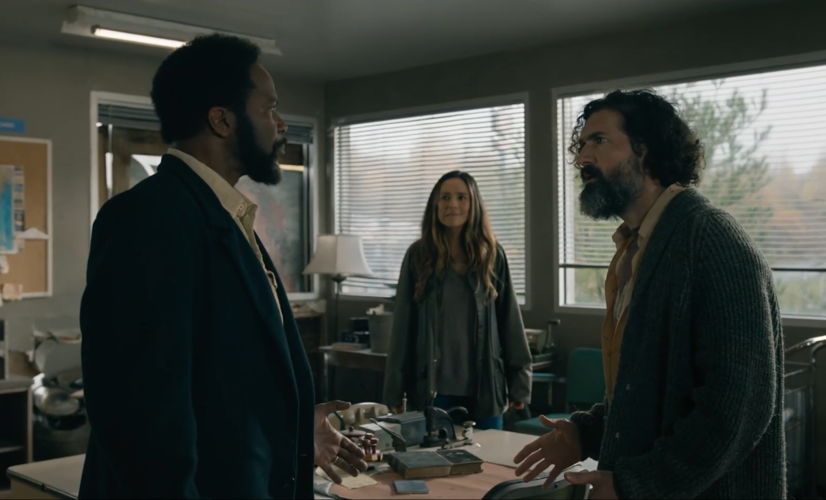 кадр из сериала «Извне» (From), 4 сезон, 9 серия «The Calm Before». Студия: MGM+ / Epix. Скриншот сделан лично для обзора. Все права на сериал принадлежат MGM+.