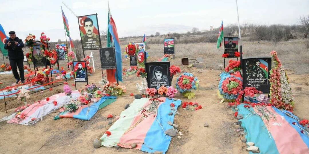 Чем азербайджанские кладбища отличаются от русских?