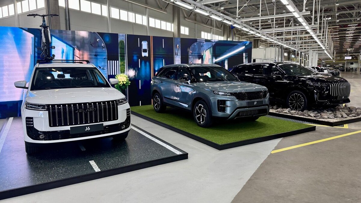    Jeland J6, J7 и J8. Фото Иван Бахарев / «Автоновости дня»