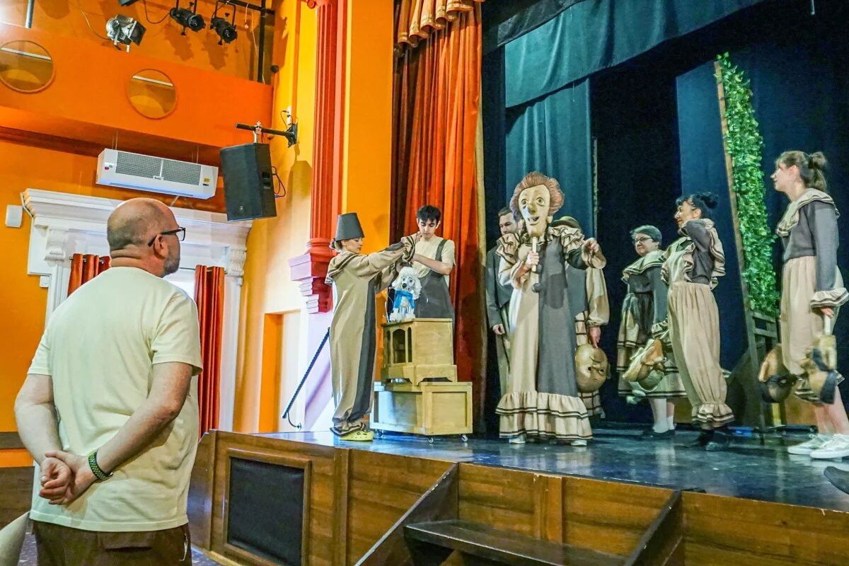    Сезон завершит премьера.