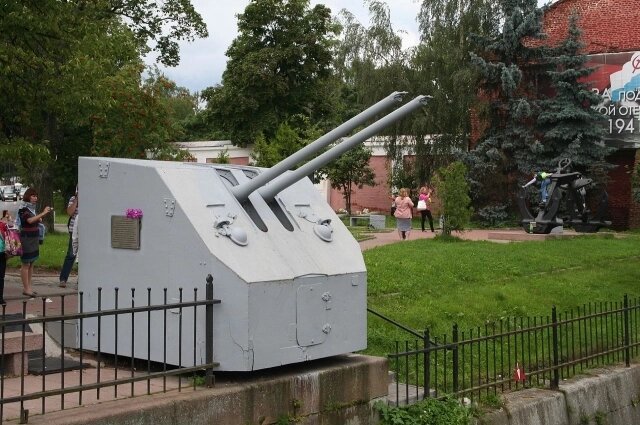    Памятник Томбасову в Кронштадте. Фото: wikipedia.org/ Interfase.