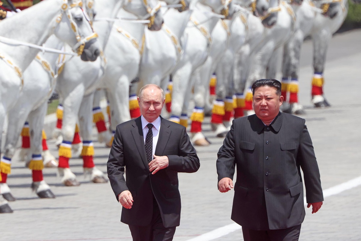    Ким Чен Ын назвал Владимира Путина самым дорогим другом корейского народа. /Константин Завражин/РГ