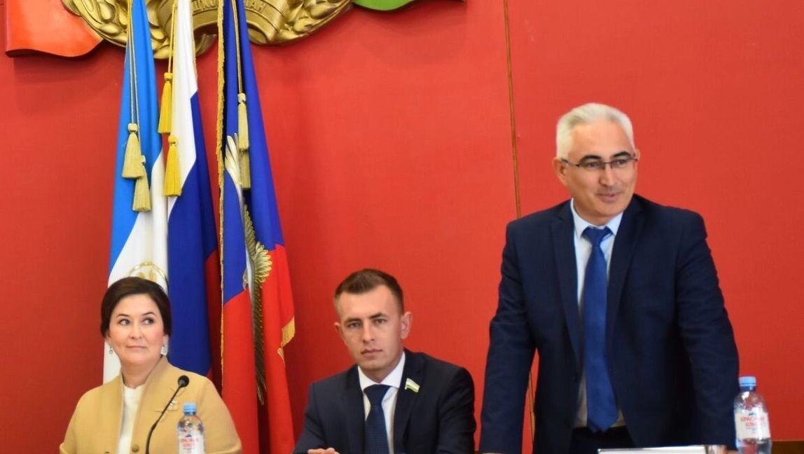    Искандар Саньяров на церемонии в администрации Кармаскалинского района   vk.com/karmadm