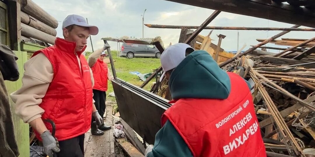 Волонтёры из Екатеринбурга помогают Кушве справиться с последствиями смерча