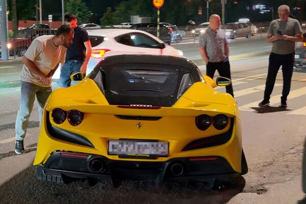 Спорткар Ferrari F8 Tributo Spider после ДТП в Ростове-на-Дону, 24 июня 2026 года / Telegram-канал «SHOT»  📷