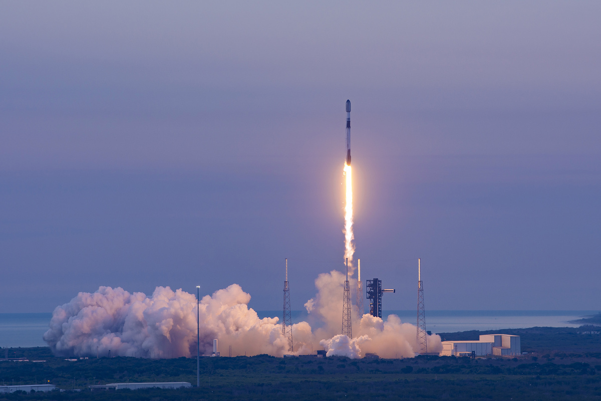    Starfall вывела в космос ракета-носитель Falcon 9 со стартовой площадки на мысе Канаверал