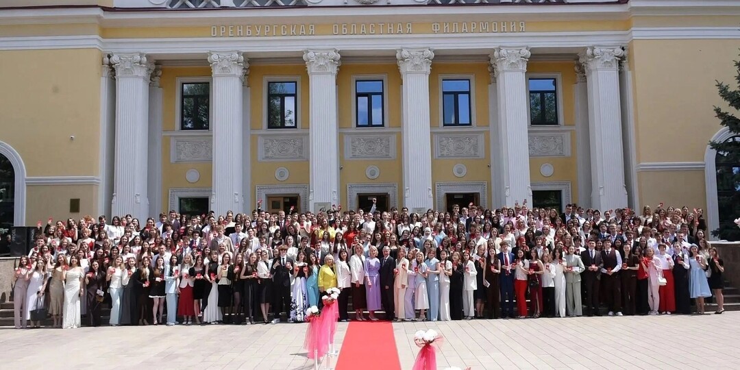 В Оренбурге более 500 выпускников стали золотыми и серебряными медалистами