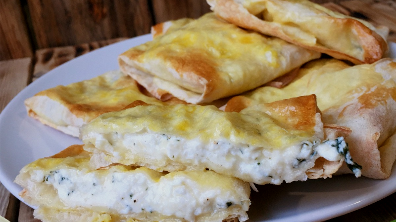 Ленивые пирожки из лаваша с творогом и сыром