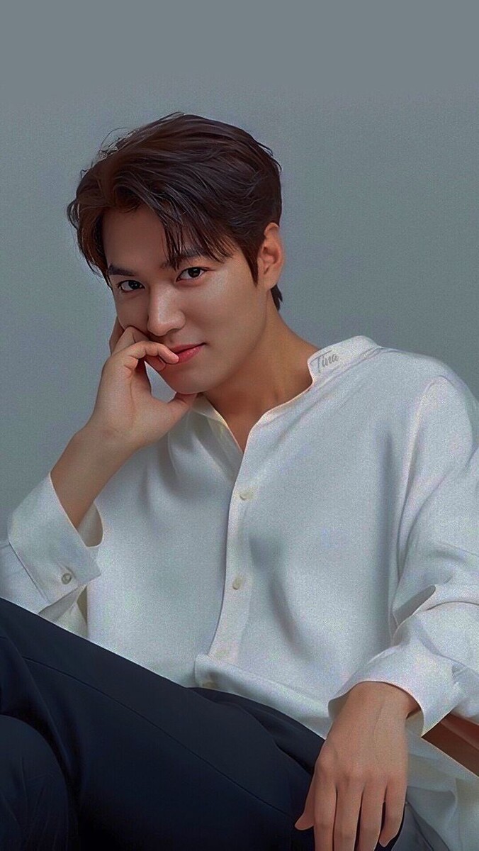 Источник: https://id.pinterest.com/ideas/lee-min-ho-pictures/906243952877/