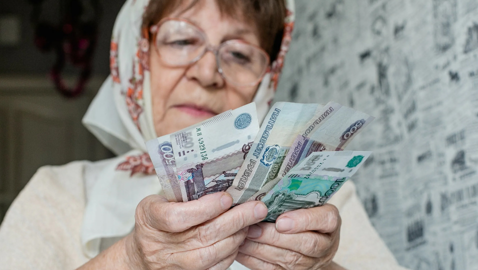 Доплаты к пенсии с 1 июля. Кому и сколько добавят