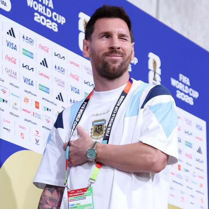 Лионель Месси в часах Rolex Day-Date 40 в корпусе из белого золота с датой || Фото: @gqsports