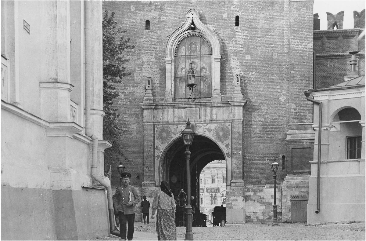    Иконы Спаса Нерукотворного и Печерской БогоматериWikipedia