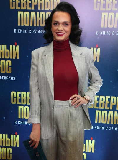 «Песок не мешает»: как певица Слава 20 лет терпела измены мужа-миллионера, сбегала к молодому и вернулась