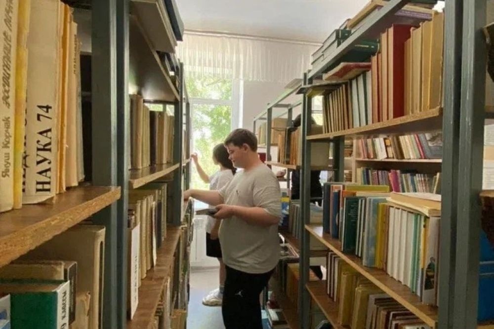    Юные элистинцы в летний период работают в городских библиотеках / Министерство социального развития, труда и занятости Республики Калмыкия