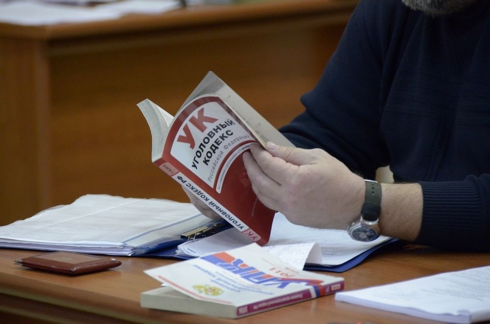    За избиение девушки стулом Суворовский суд приговорил мужчину к 8 месяцам ограничения свободы в Тульской области Алексей ФОКИН