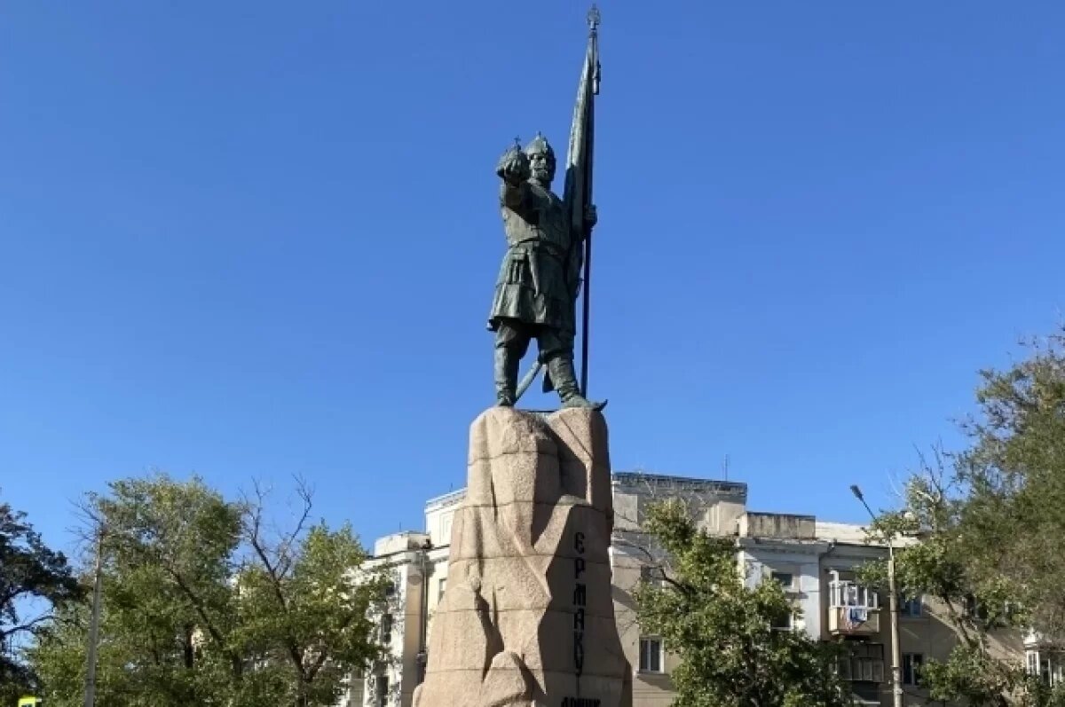    Величественная четырёхметровая скульптура Ермака стала визитной карточкой города.