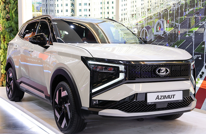    Новый кроссовер Lada Azimut во время презентации модели на Кавказском инвестиционном форуме — 2026 в выставочном центре «МинводыЭКСПО».Егор Алеев/ТАСС