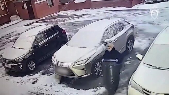 Екатерину Тархову засняли камеры видеонаблюдения в подъезде дома на ВилоновскойИсточник:скриншот видео Следком / T.me