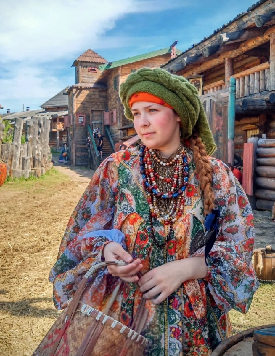    Ксения в 2022-м на съемках в фильме-сказке "По щучьему велению". Фото - архив семьи.