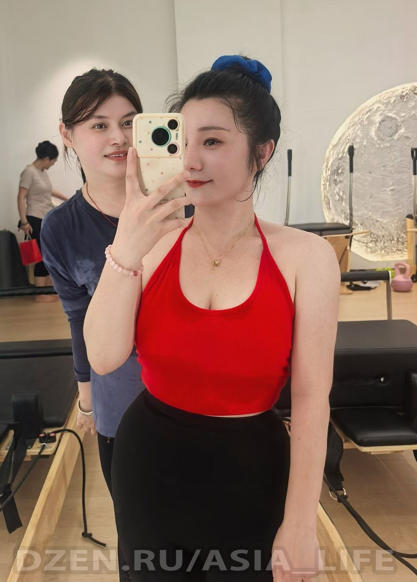 Китаянки в спортзале 