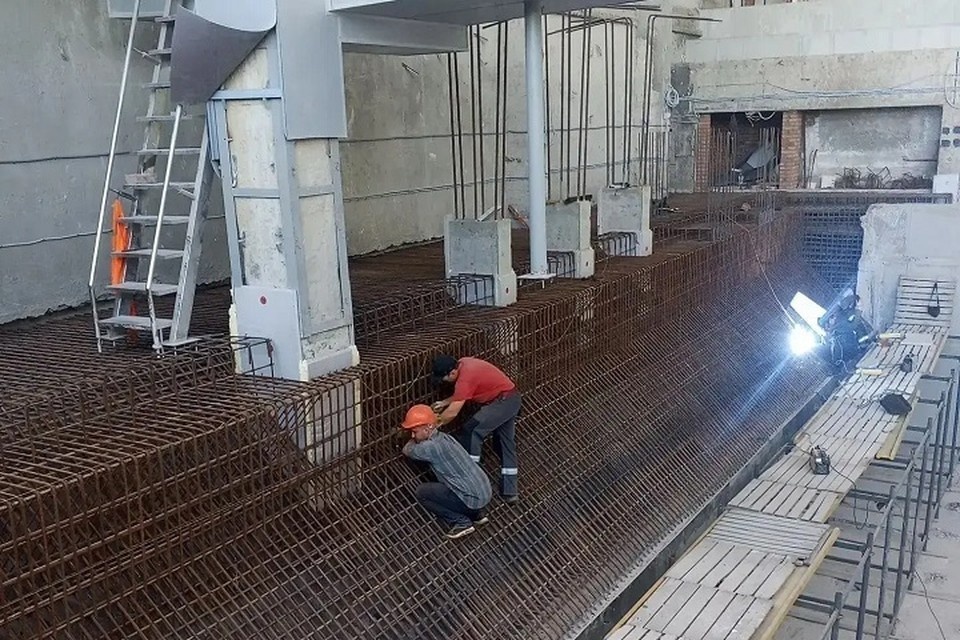    Петербург продолжает восстанавливать спортивный комплекс «Нептун» в Мариуполе. Фото: «Возродим Донбасс»