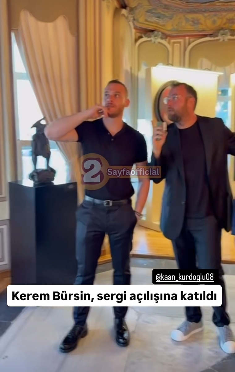 Керем Бюрсин на художественной выставке (Uluslararası Karma Sergi). Стамбул.