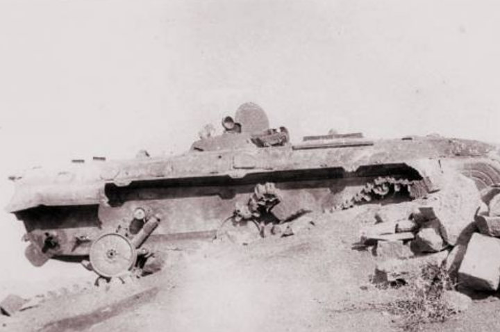 Сгоревшая БМП советской пограничной ММГ. ДРА, 1985 год
