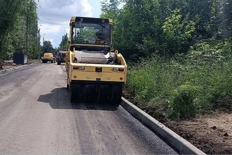    Регионы-шефы восстанавливают дороги в Ясиноватском округе и Макеевке. Фото: Минтранс ДНР