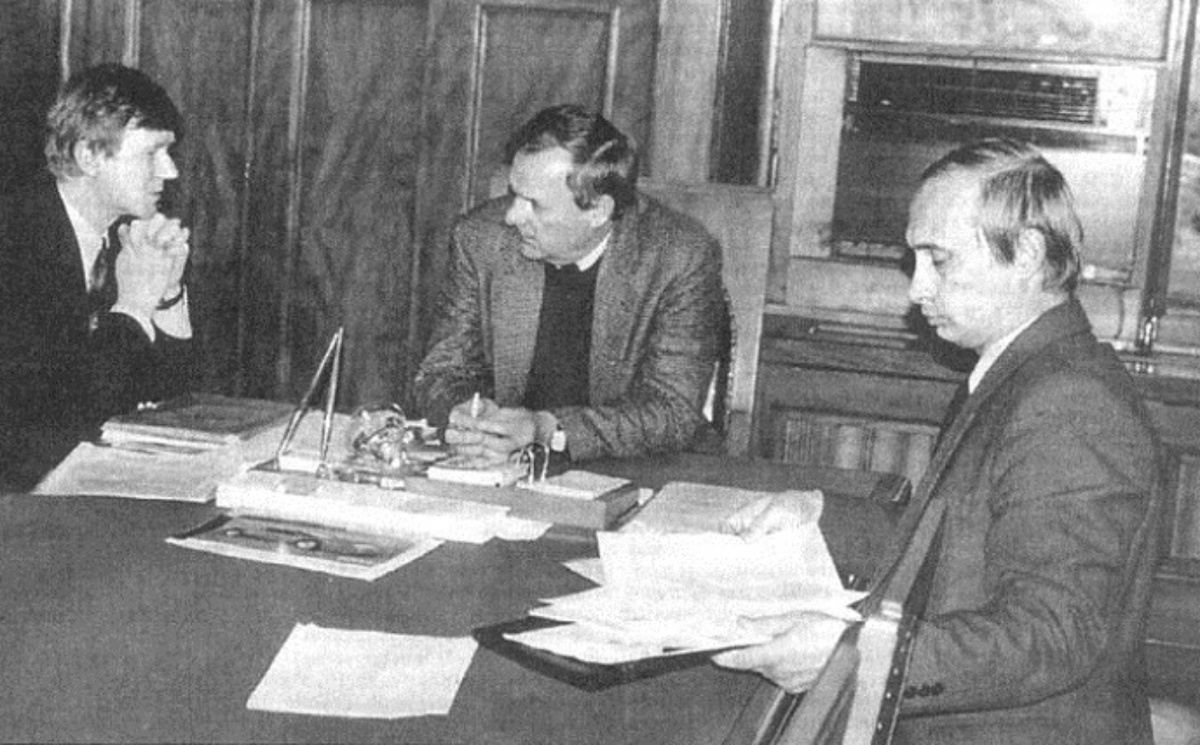 Замечу, что из эти “трёх богатырей” либерализма, Собчак ещё самый безобидный.