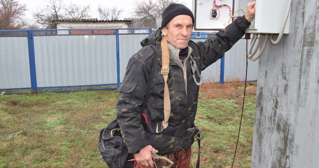 Работаю сельским электриком в Тверской области. Рассказываю, как на самом деле выживают деревни, куда не заедет ни один блогер
