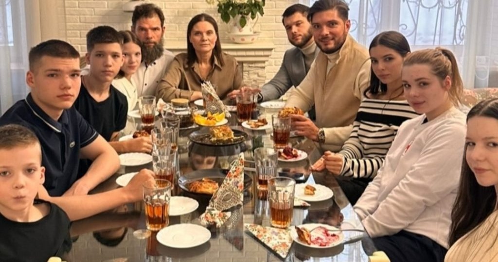 ПОГОДА В ДОМЕ: МАМА, ДЕТИ И ЧУЖИЕ СТЕРЕОТИПЫ
