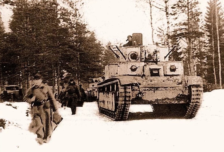 Трёхбашенный советский средний танк Т-28.