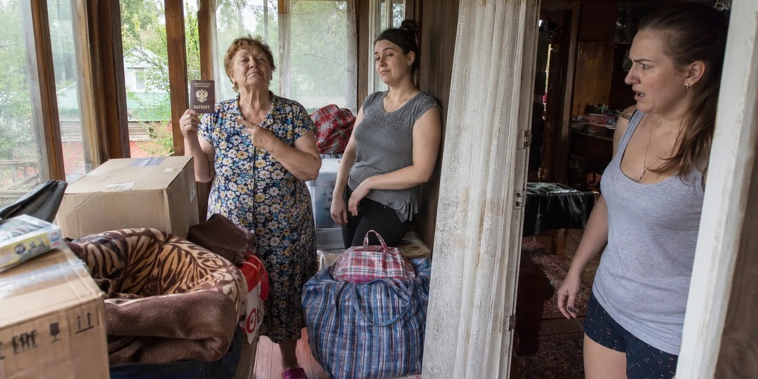 Свекровь лишила мужа наследства и потребовала у нас 200 тысяч на её ремонт. Но не учла, где именно работает её невестка