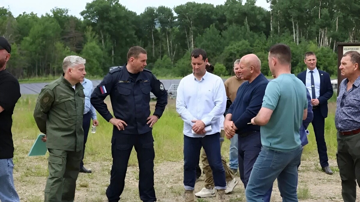    Дмитрий Демешин и чиновники   Пресс-служба губернатора и правительства Хабаровского края