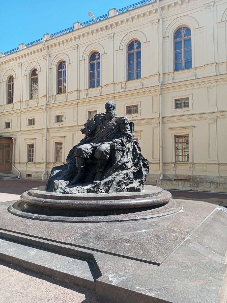 Памятник Александру 3