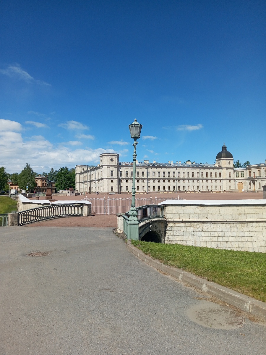 Левое крыло дворца