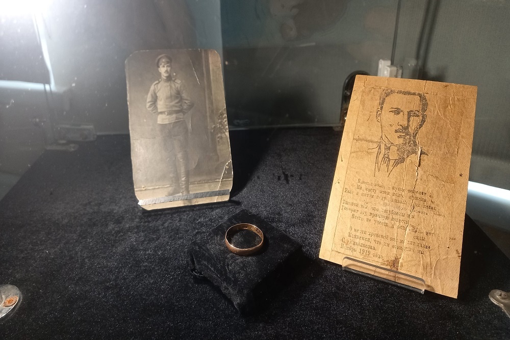    Теперь в Гродековском музее дополнят историю этого кольца, переданного в 1950-е. / Ирина Троценко/РГ