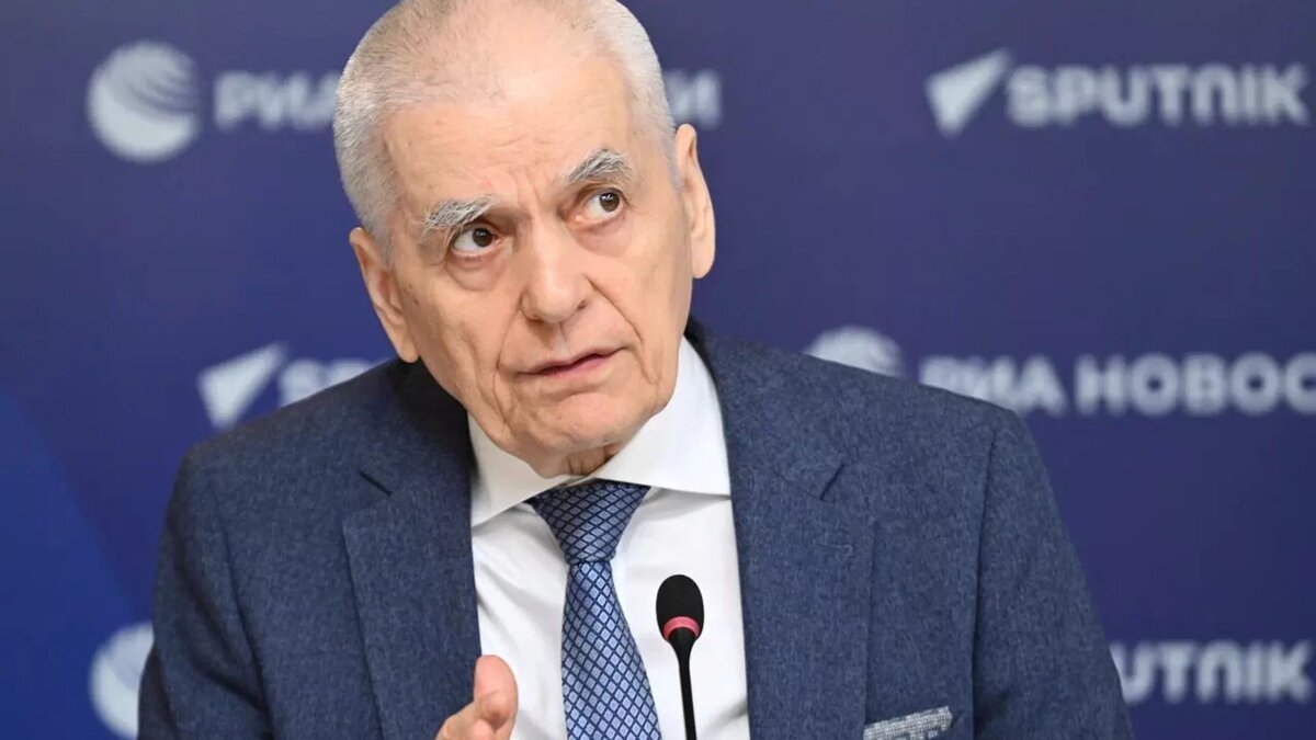 Видеомост Москва — Минск — Астана — Ереван на тему: "Биобезопасность стран ЕАЭС", Геннадий онищенко/© Sputnik / Арина Антонова