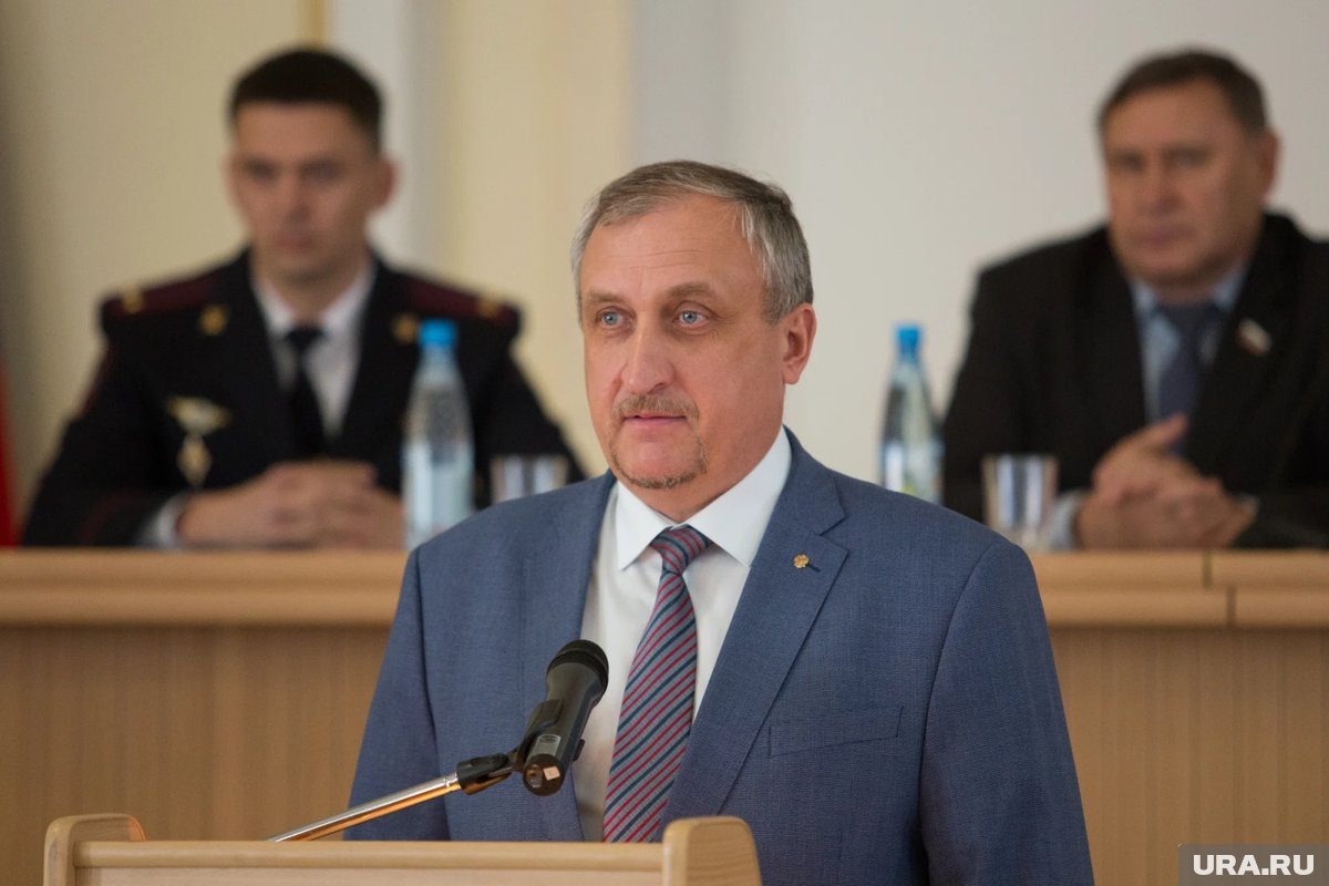     Экс-чиновник курганского правительства Константинов ушел с пост главы медклиники