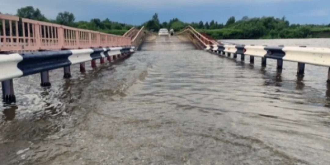 Из-за подъёма воды в реке полностью перекрыт проезд по мосту Кирово-Чепецка