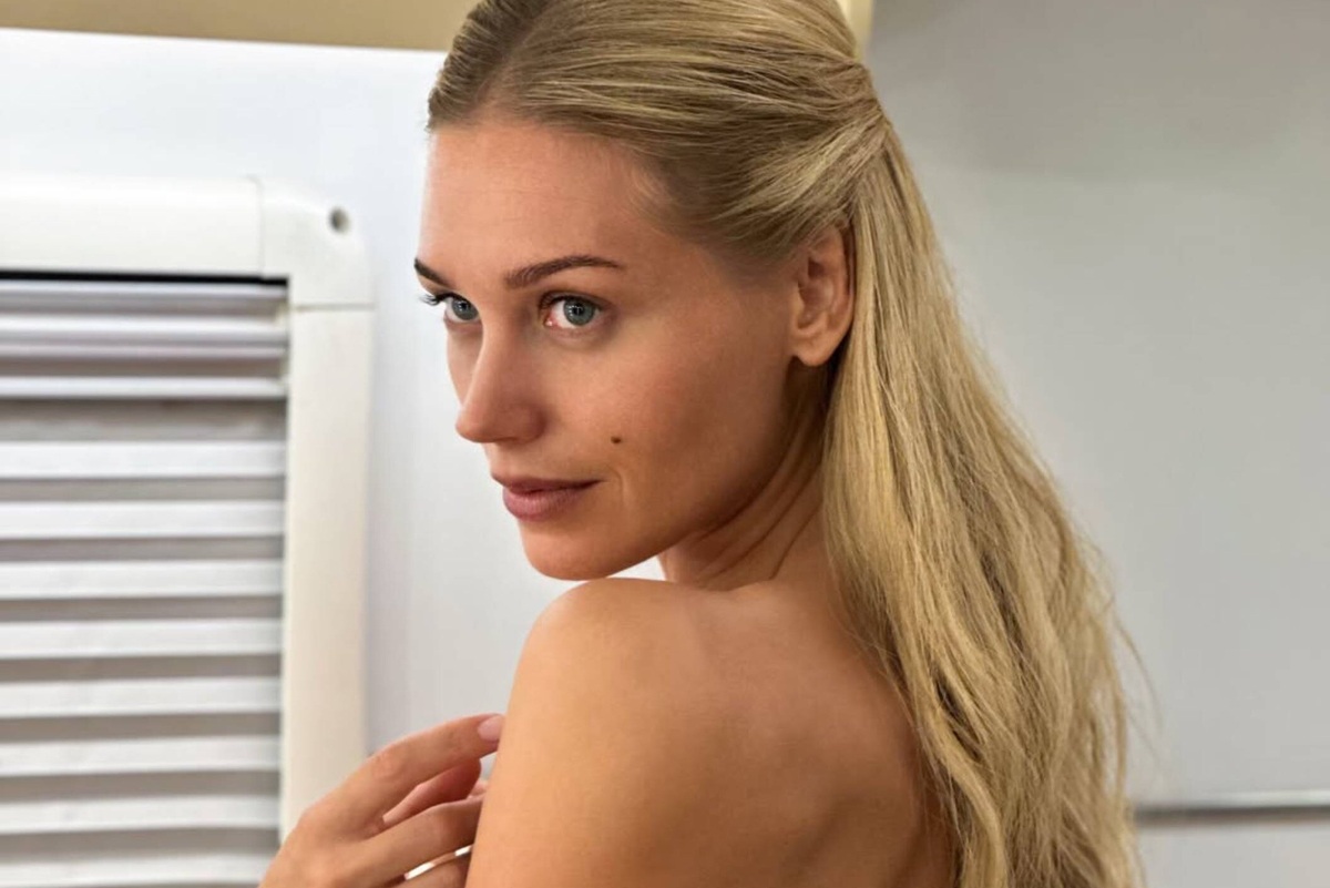     «Я очень сентиментальная»: Кристина Асмус рассказала, как букет от любимого помог ей на съемках фильма «Холоп-3»