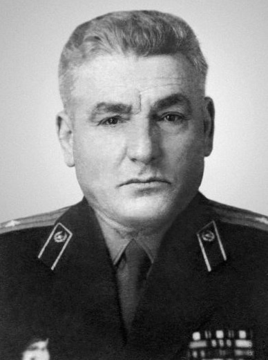 Андроник Саркисович Саркисян (25 октября 1906, с. Ахкенд, Зангезурский уезд, Елисаветпольская губерния — 10 декабря 1965, Москва) — советский военачальник, полковник (16 октября 1942).