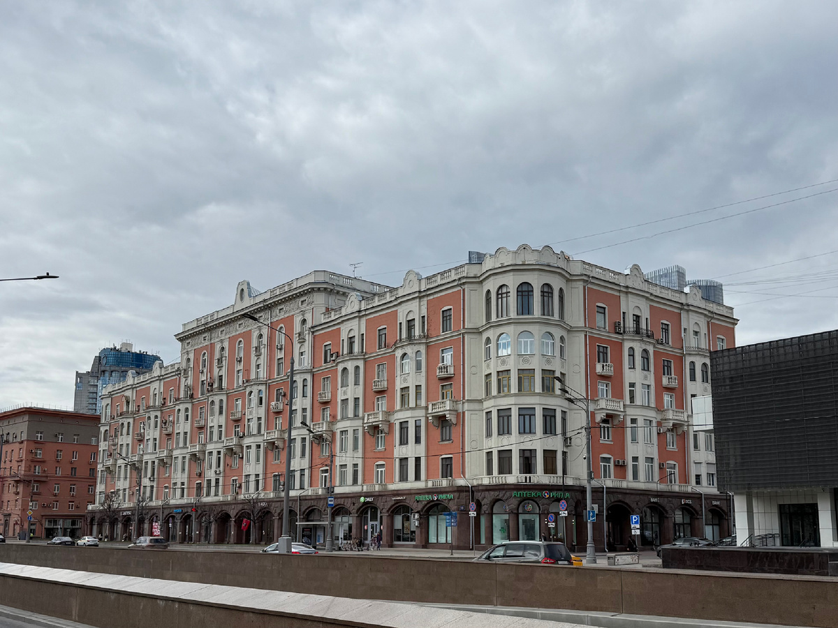 Фото автора канала. Кутузовский проспект, 18.