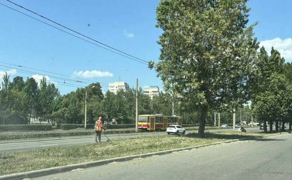   Покос травы в Барнауле. Источник: barnaul.org