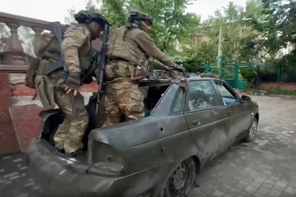    ВС РФ эвакуировали из Родинского детей, чьих родителей расстреляли ВСУ. Фото: Минобороны России