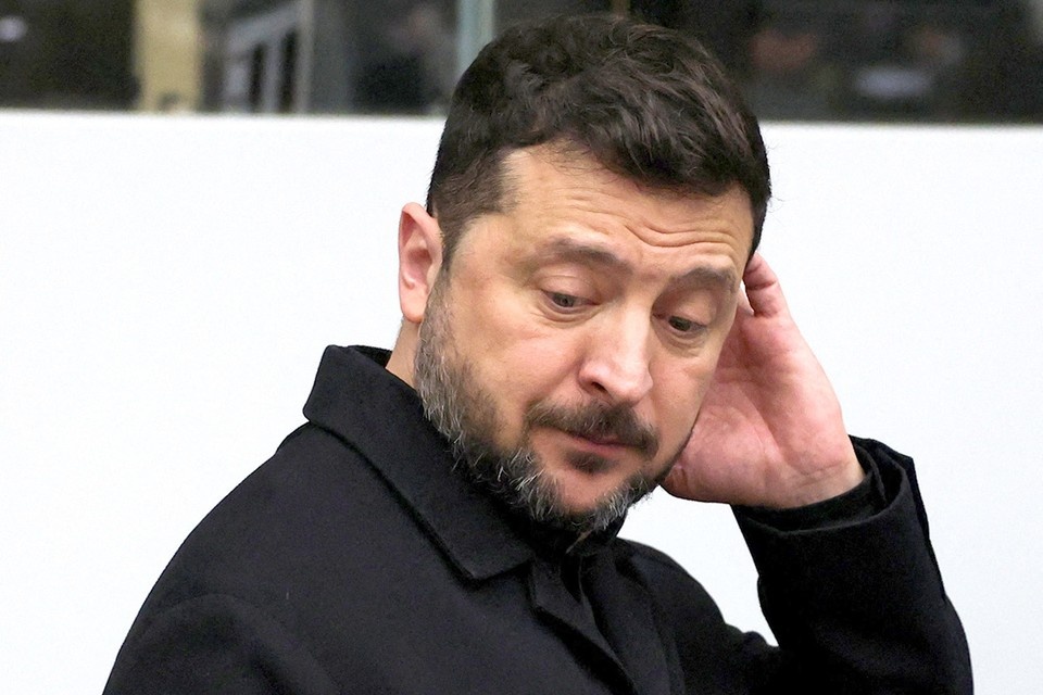    Владимир Зеленский напоминает того жадного мужичка из мультфильма «Падал прошлогодний снег», любимым присловьем которого было выражение: «Маловато будет». REUTERS
