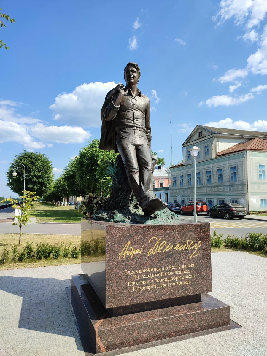 Памятник в Твери https://yandex.ru/maps/org/a_d_dementyev/108879902664/gallery/?ll=35.920753%2C56.859013&z=14