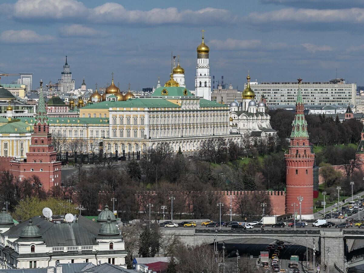    Кремлевская набережная и Московский Кремль | © РИА Новости / Юрий Кочетков