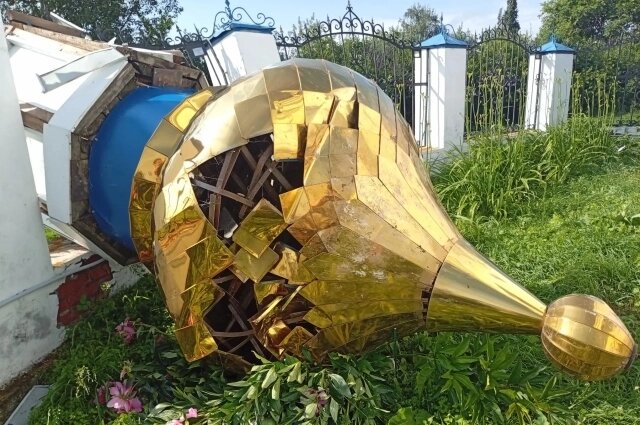    Ураган снес купол с 200-летнего храма в челябинском селе Куяш Фото: Из личного архивa/ настоятель храма о.Игорь