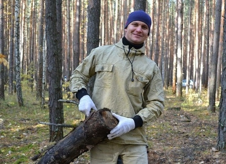 В Тюменской области продолжается уборка неликвидной древесины рядом с объектами инфраструктуры